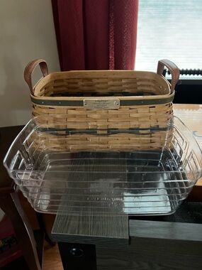 Longaberger 2002 Christmas Traditions Basket w/plastic insert